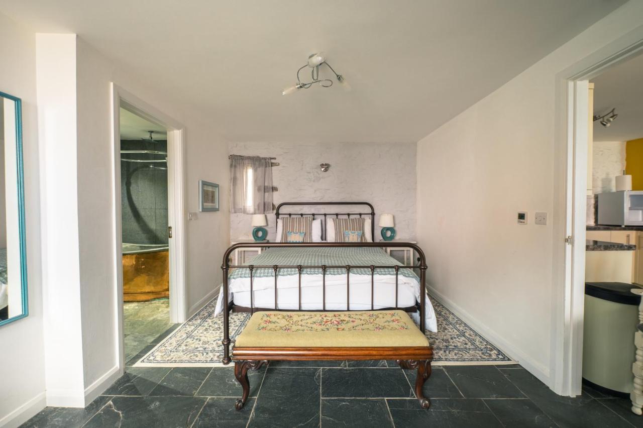 St Davids Hideaway With Roll-Top Bath & Log Burner 外观 照片