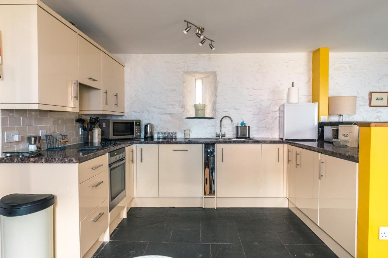 St Davids Hideaway With Roll-Top Bath & Log Burner 外观 照片