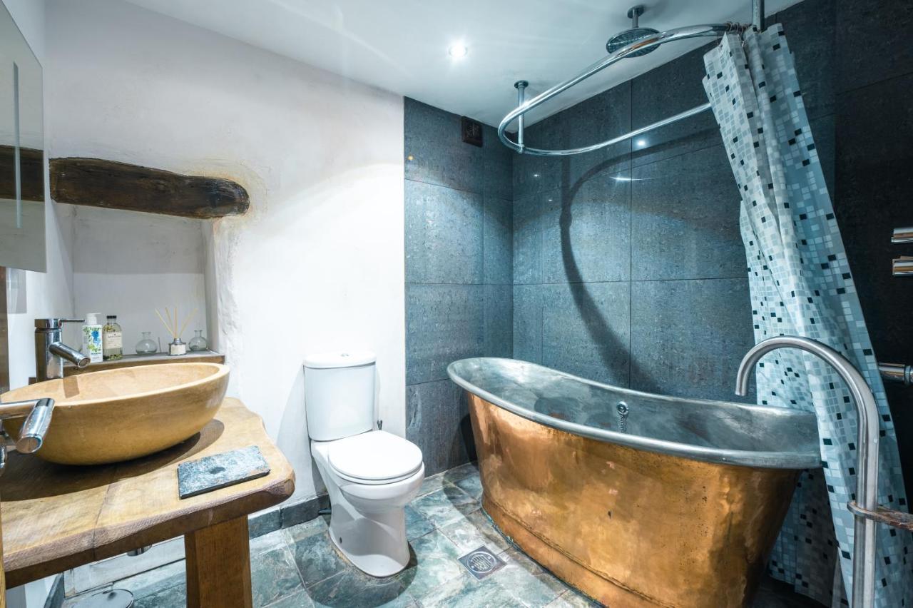 St Davids Hideaway With Roll-Top Bath & Log Burner 外观 照片
